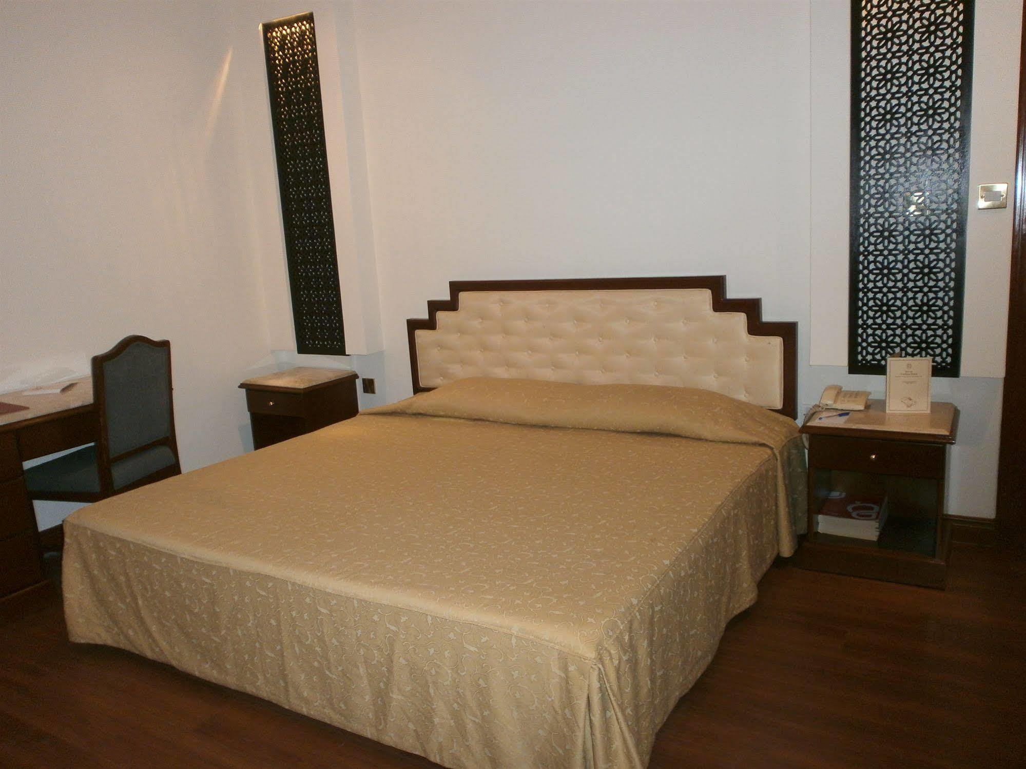 Bahrain Carlton Hotel Manamah Buitenkant foto